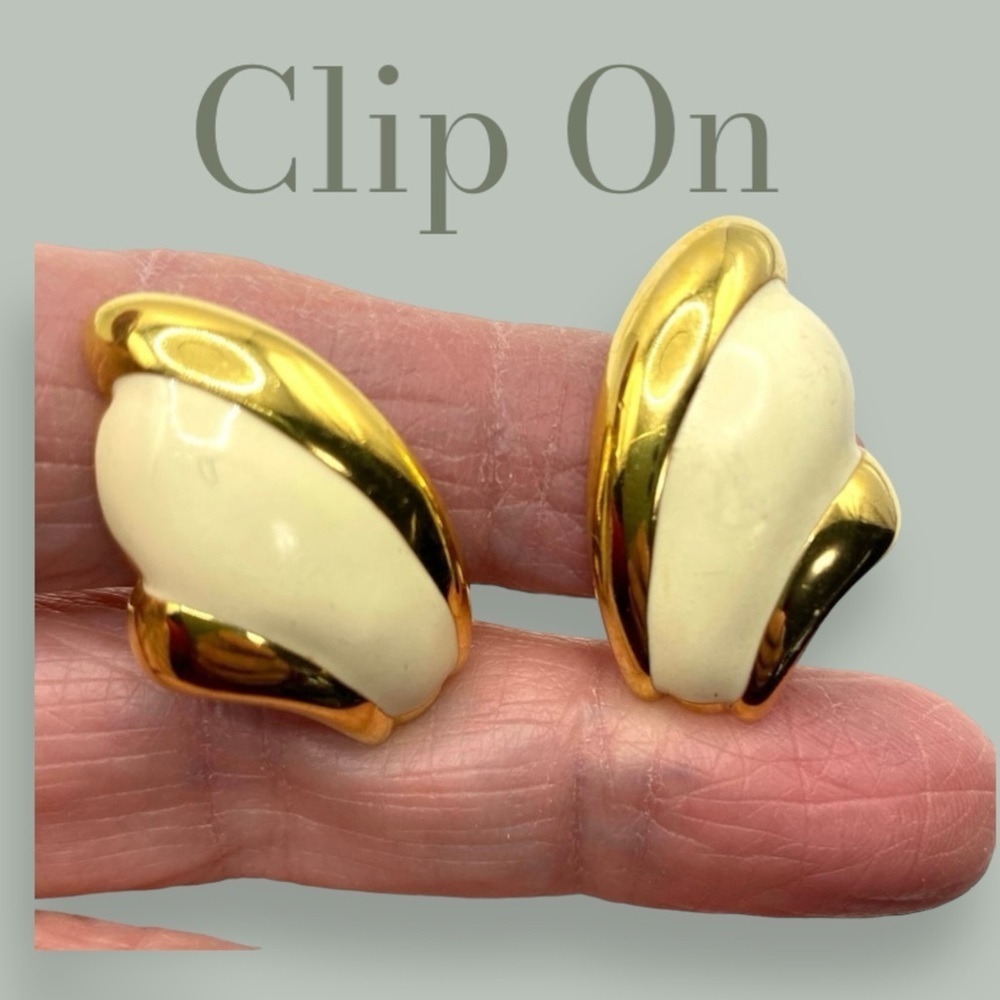 NAPIER Cream Enamel & Gold Vintage Screw-On Clip Earrings